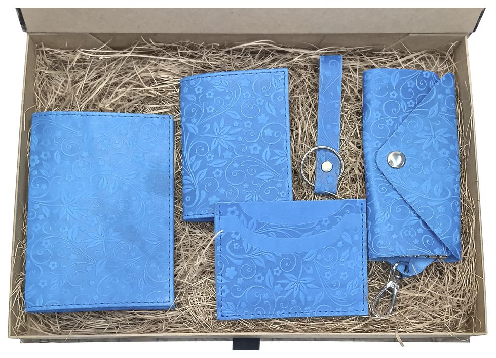 Цена: 1006.60 руб. Подарочный набор "Бомонд" из натуральной кожи, голубой, тиснение "Флаверс"
