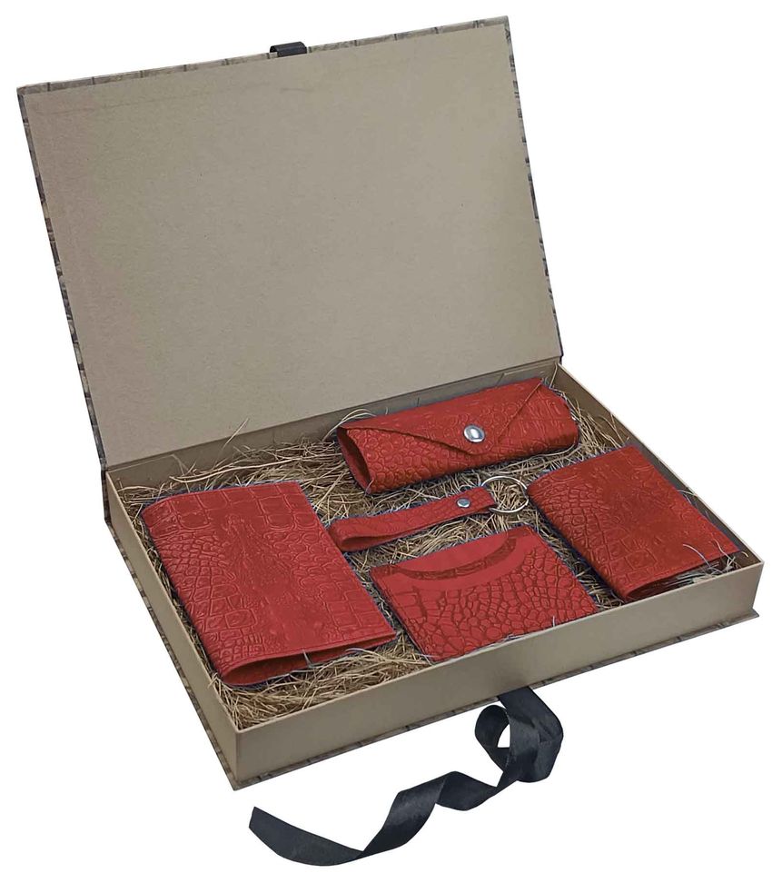 Цена: 1006.60 руб. Подарочный набор "Бомонд" из натуральной кожи, красный, тиснение "Данди"