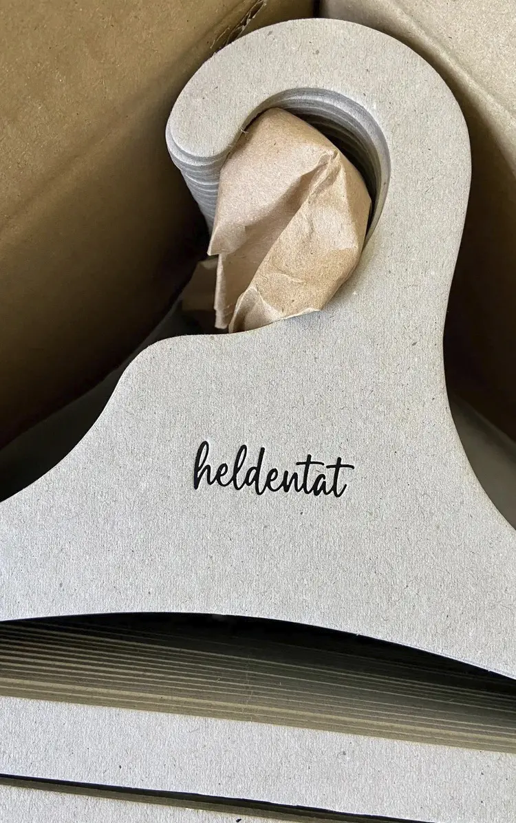 Вешалка-плечики детская, с перекладиной